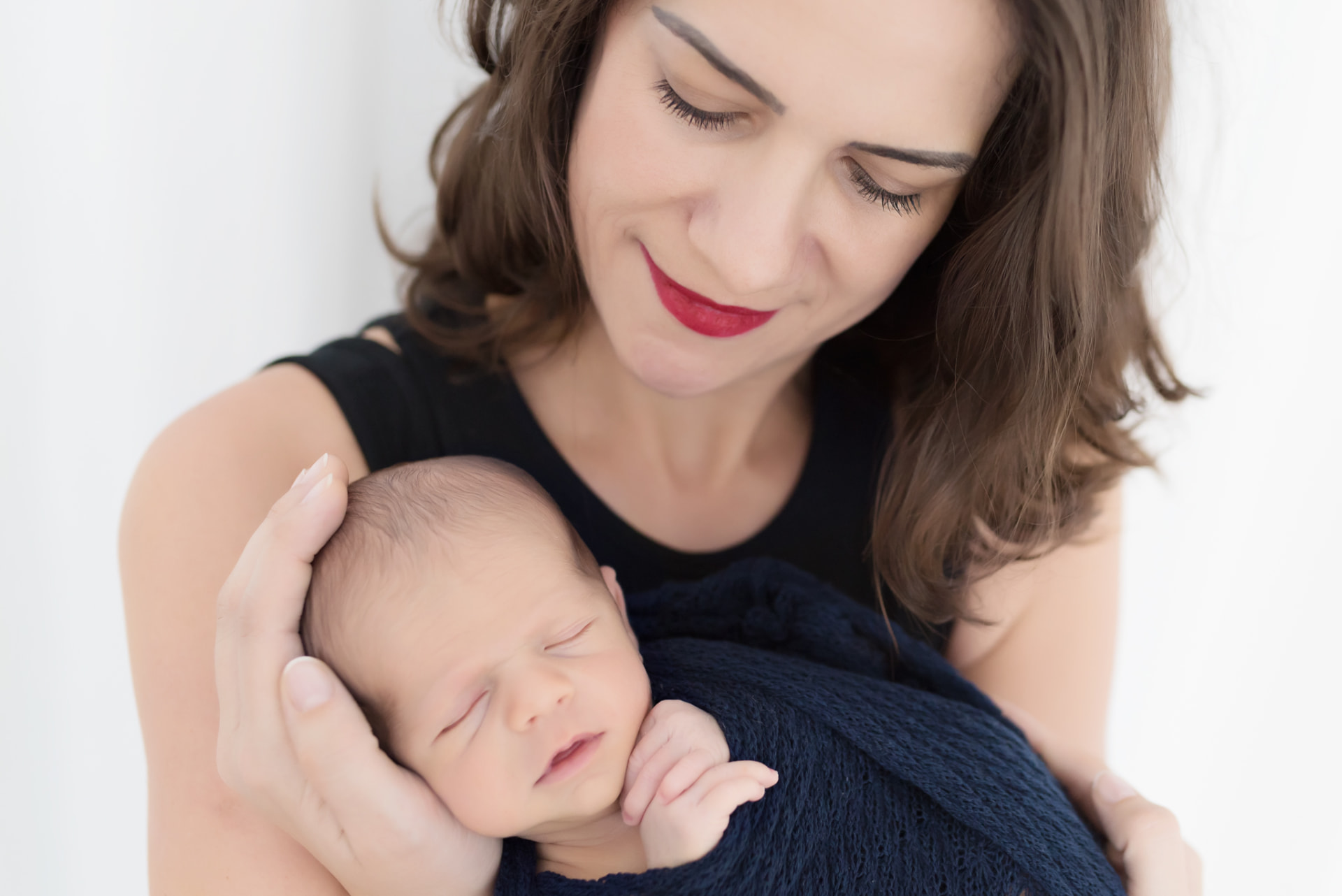 Lenita com um bebê no colo